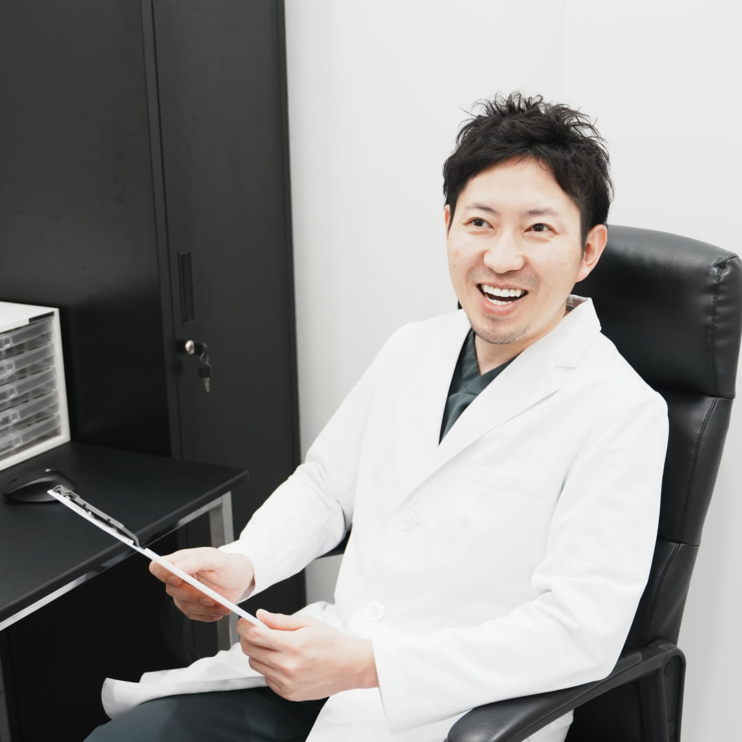 接客している吉原医師