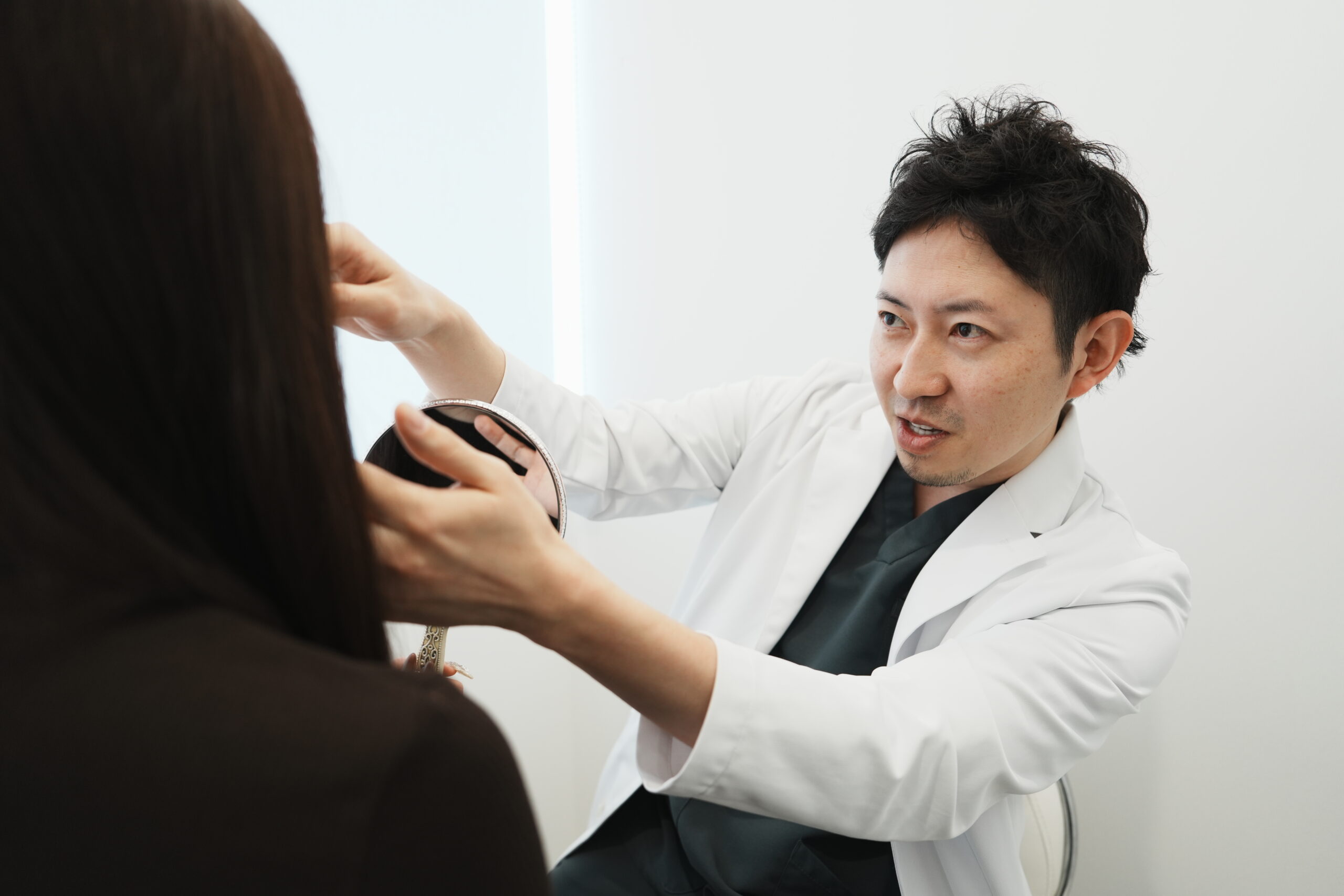 東京シンデレラ美容外科の美容外科歴18年以上の美容外科専門医の吉原伯のカウンセリング